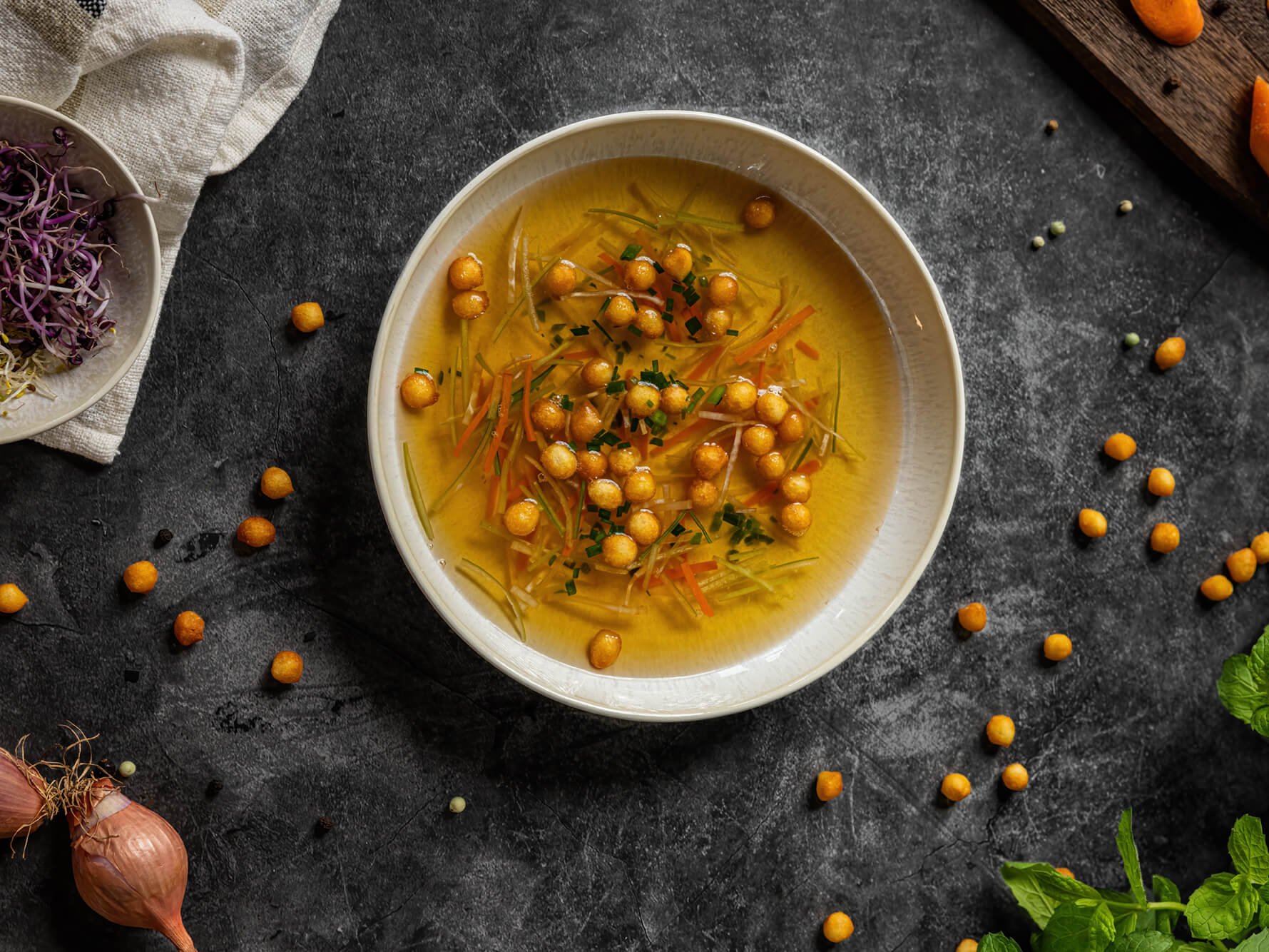 klare-br-he-mit-backerbsen-suppen-rezepte-rezepte-tipps